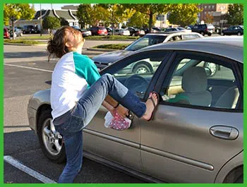 Wallingford Locksmith Service Wallingford, CT 203-433-3459 - locked-keys-in-car